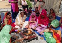 गायत्री महायज्ञ के साथ आठ महिलाओं का कराया पुंसवन संस्कार The Punsavan ceremony was performed for eight women alongside the Gayatri Mahayajna.
