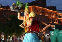 वीर बजरंग बली अपने आराध्य भगवान श्रीराम-माता जानकी सहित अन्य देवी-देवताओं के साथ नगर भ्रमण पर निकले