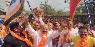 हनुमान जन्मोत्सव के उपलक्ष में निकली कलश शोभायात्रा A Kalash procession was held on the occasion of Hanuman Janmotsav.
