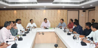 आयुक्त ओम कसेरा ने जनगणना 2027 की तैयारियों के संबंध में ली समीक्षा बैठक Commissioner Om Kasera held a review meeting regarding preparations for Census 2027.