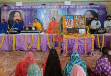 हनुमान कथा के दूसरे दिन उमड़ा श्रद्धालुओं का सैलाब A flood of devotees surged on the second day of the Hanuman Katha.