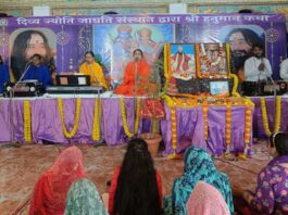हनुमान कथा के दूसरे दिन उमड़ा श्रद्धालुओं का सैलाब A flood of devotees surged on the second day of the Hanuman Katha.