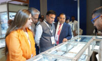 30 देशों के 230 से अधिक अंतरराष्ट्रीय खरीदार आईजीजेएस पहुंचे Over 230 international buyers from 30 countries have arrived at IGJS.