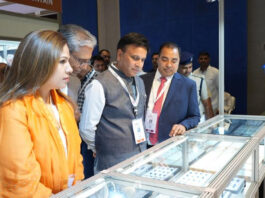 30 देशों के 230 से अधिक अंतरराष्ट्रीय खरीदार आईजीजेएस पहुंचे Over 230 international buyers from 30 countries have arrived at IGJS.