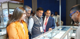 30 देशों के 230 से अधिक अंतरराष्ट्रीय खरीदार आईजीजेएस पहुंचे Over 230 international buyers from 30 countries have arrived at IGJS.