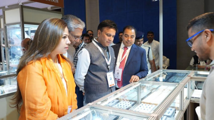 Over 230 international buyers from 30 countries have arrived at IGJS. Over 230 international buyers from 30 countries have arrived at IGJS.