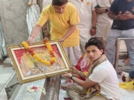 जयपुर में खिलाड़ी अभिषेक शर्मा का आध्यात्मिक अंदाज: मां संग अभिषेक ने किए गोविंद देव जी के दर्शन Cricketer Abhishek Sharma's Spiritual Side in Jaipur