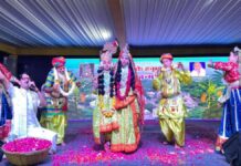 खोले धाम में हनुमत् जन्मोत्सव पर सजी भक्ति रस की महफिल A gathering of devotion organized on the occasion of Hanumat Janmotsav in Khole Dham.