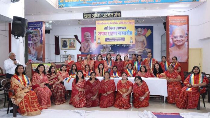 The newly elected Executive Committee assumed office at the oath-taking ceremony of the Kirti Nagar Mahila Mandal. The newly elected Executive Committee assumed office at the oath-taking ceremony of the Kirti Nagar Mahila Mandal.