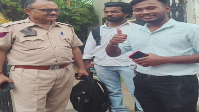 Valuable Mobile Left Behind on Bus Recovered and Returned to Youth Within Just a Few Hours