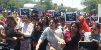 नारी शक्ति बिल नहीं पास होने पर जयपुर में भाजपा महिला मोर्चा की महिलाएं उतरीं सड़कों पर