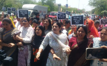 नारी शक्ति बिल नहीं पास होने पर जयपुर में भाजपा महिला मोर्चा की महिलाएं उतरीं सड़कों पर
