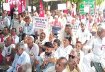 निजीकरण के विरोध में रोडवेज कर्मियों का हल्ला बोल Roadways employees protest against privatization