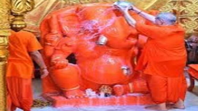 The 'Pushya Abhishek' of the 'First-Worshipped' Deity will take place today under the Pushya Nakshatra.