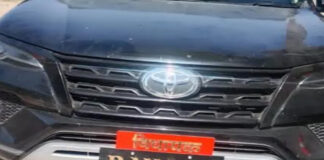 फर्जी विधायक नेम प्लेट लगाकर चल रही कार जब्त Car Seized for Displaying Fake 'MLA' Nameplate