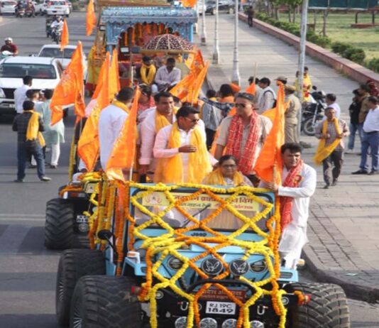 भगवान परशुराम जी के जन्मोत्सव पर 11 सौ दीपों से हुई महाआरती A Grand Aarti was performed with 1,100 lamps on the birth anniversary of Lord Parashurama.