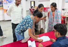 राजस्थान विश्वविद्यालय में नि:शुल्क नेत्र जांच शिविर में विद्यार्थियों ने उठाया लाभ Students availed the benefits of a free eye check-up camp at the University of Rajasthan.