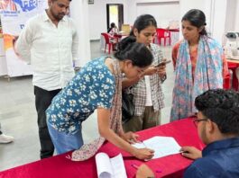 राजस्थान विश्वविद्यालय में नि:शुल्क नेत्र जांच शिविर में विद्यार्थियों ने उठाया लाभ Students availed the benefits of a free eye check-up camp at the University of Rajasthan.