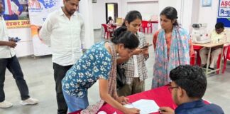 राजस्थान विश्वविद्यालय में नि:शुल्क नेत्र जांच शिविर में विद्यार्थियों ने उठाया लाभ Students availed the benefits of a free eye check-up camp at the University of Rajasthan.