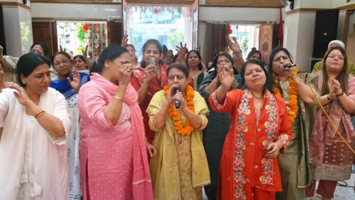 On Baisakhi, the premises of the Pranami Temple resounded with devotional hymns amidst an atmosphere steeped in devotion.