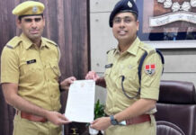झील में कूदे बुजुर्ग को पुलिस ने बचाया: पुलिस अधीक्षक ने किया पुलिसकर्मियों को सम्मानित