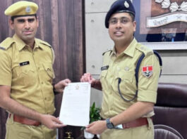 झील में कूदे बुजुर्ग को पुलिस ने बचाया: पुलिस अधीक्षक ने किया पुलिसकर्मियों को सम्मानित