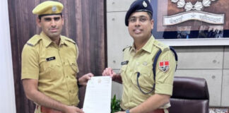 झील में कूदे बुजुर्ग को पुलिस ने बचाया: पुलिस अधीक्षक ने किया पुलिसकर्मियों को सम्मानित