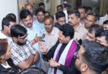 बीच सत्र निजी स्कूल बंद होने पर विधायक शर्मा ने दी कार्रवाई की चेतावनी MLA Sharma Warns of Action Against Private Schools Closing Mid-Session