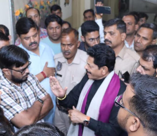 बीच सत्र निजी स्कूल बंद होने पर विधायक शर्मा ने दी कार्रवाई की चेतावनी MLA Sharma Warns of Action Against Private Schools Closing Mid-Session