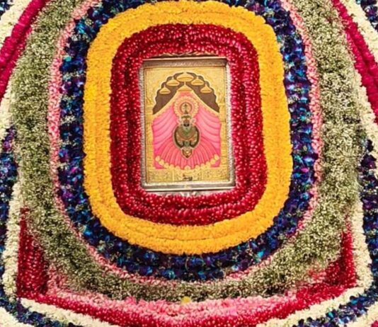 भक्तों संग नगर भ्रमण पर निकले हारे के सहारे श्याम प्यारे Shyam Pyare—the Support of the Defeated—sets out on a city procession accompanied by his devotees.