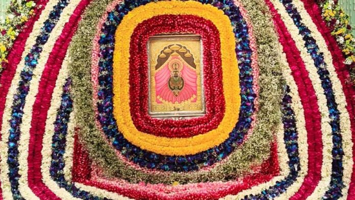 sh Shyam Pyare—the Support of the Defeated—sets out on a city procession accompanied by his devotees.