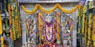 शनि धाम नवग्रह मंदिर में अखंड पाठ की पूर्णाहुति: फूल बंगला झांकी में सजे शनि महाराज Conclusion of the Akhand Path at the Shani Dham Navagraha Temple