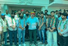 खाचरियावास के नेतृत्व में भाजपा को झटका: दो दर्जन से अधिक कार्यकर्ता कांग्रेस में शामिल Over two dozen workers join Congress.