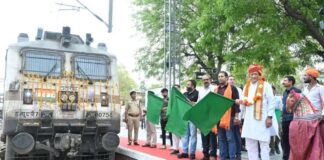 वरिष्ठ नागरिक तीर्थ यात्रा योजना:देवस्थान मंत्री जोराराम कुमावत ने रामेश्वरम के लिए ट्रेन को दिखाई हरी झंडी Senior Citizen Pilgrimage Scheme