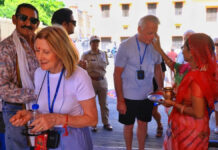 विश्व धरोहर दिवस:जयपुर के स्मारकों में सैलानियों का किया राजस्थानी अंदाज में स्वागत