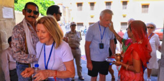 विश्व धरोहर दिवस:जयपुर के स्मारकों में सैलानियों का किया राजस्थानी अंदाज में स्वागत