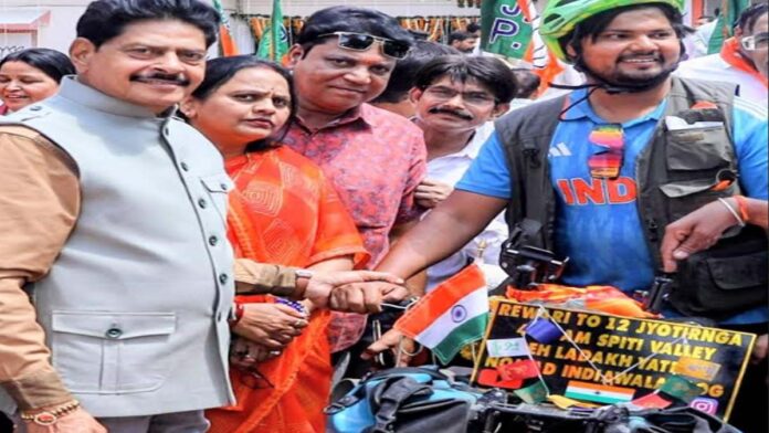 Youth Embarking on a Bicycle Pilgrimage to the Twelve Jyotirlingas and Char Dhams Welcomed in Jaipur