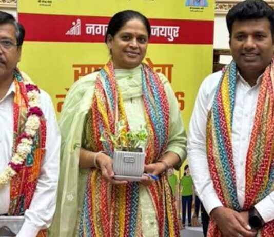 सफाई सेवा मैराथन 2026 में उत्कृष्ट कार्य करने वाले स्वच्छता कर्मी सम्मानित Sanitation Workers Who Performed Outstandingly in the 2026 Sanitation Service Marathon Honored