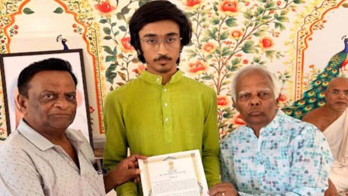 Rishabh Parekh Honored with the ‘Siddhahemavyakaran Ratna’ Title
