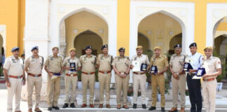 जयपुर पुलिस के छह कर्मियों को मिला कांस्टेबल ऑफ द मंथ अवॉर्ड Six Jaipur Police personnel receive 'Constable of the Month' award.