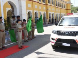 महिला सुरक्षा के लिए जयपुर में 5 महिला पीसीआर वैन शुरू 5 Women's PCR Vans Launched in Jaipur for Women's Safety