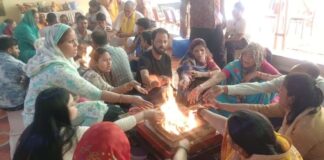गोविंद देवजी मंदिर में सुरभि गायत्री महायज्ञ में लिया गौ संरक्षण का संकल्प Took a Vow for Cow Protection at the Surabhi Gayatri Mahayajna at Govind Devji Temple.