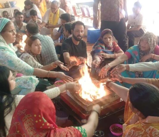 गोविंद देवजी मंदिर में सुरभि गायत्री महायज्ञ में लिया गौ संरक्षण का संकल्प Took a Vow for Cow Protection at the Surabhi Gayatri Mahayajna at Govind Devji Temple.