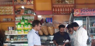 खाद्य सुरक्षा विभाग की टीम ने लिए फागी और रेनवाल मांझी में मिठाइयों व फ्रूट शेक के नमूने