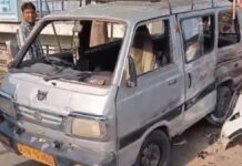 तेज रफ्तार इनोवा ने स्कूल वैन को मारी टक्कर, हादसे में तीन बच्चे घायल Speeding Innova Collides with School Van
