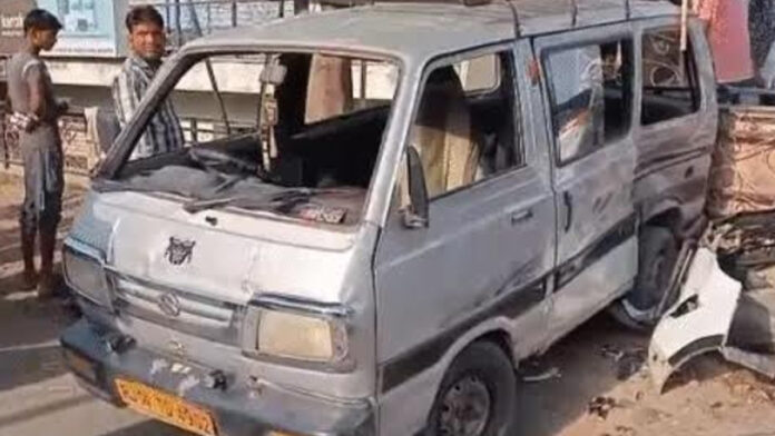 Speeding Innova Collides with School Van