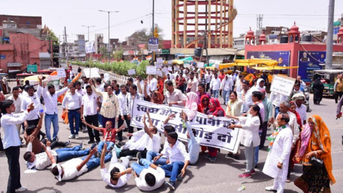 Politics Over Water Heats Up: Congress Stages Gherao at Jal Bhawan, Smashes Earthen Pots