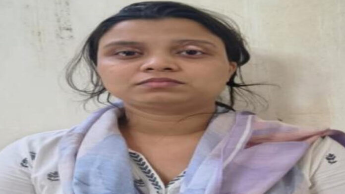 Woman arrested for fraud involving job offers at the airport. Woman arrested for fraud involving job offers at the airport.