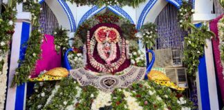 अपरा एकादशी की पावन बेला: फूलों के बंगले में महके लखदातार The Auspicious Occasion of Apara Ekadashi: Lakhdatar Radiates Fragrance Within a Floral Abode.