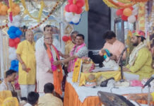 भागवत कथा में हुई भगवान कृष्ण की बाल लीलाएं Lord Krishna's childhood pastimes were recounted during the Bhagavat Katha.